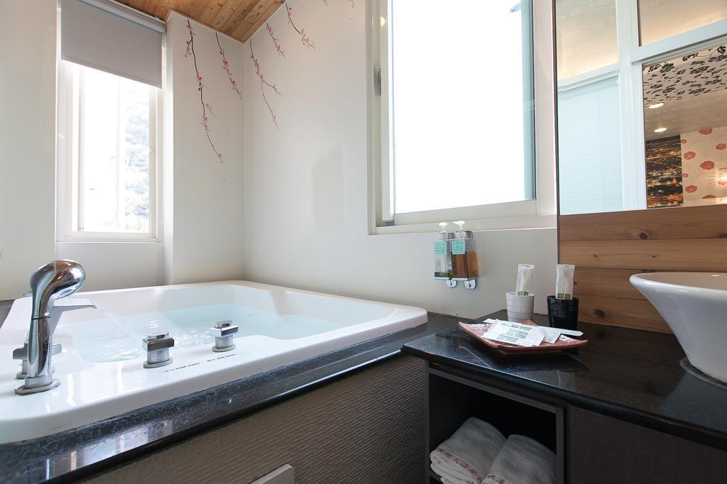 Lover Hot Spring B&B Jiaoxi Exterior photo